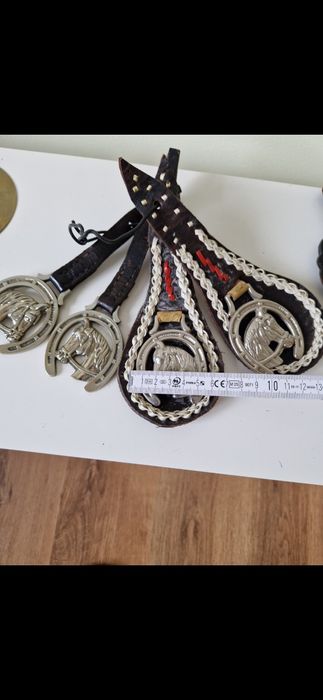 kolczyki na konia . ozdoby . rozety jeździeckie  bawaria alpy