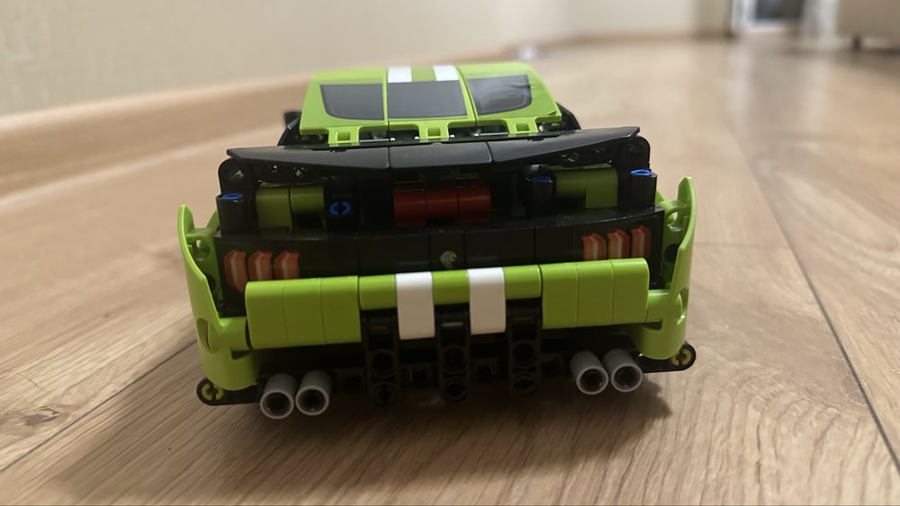 Lego технік «форд мустанк»