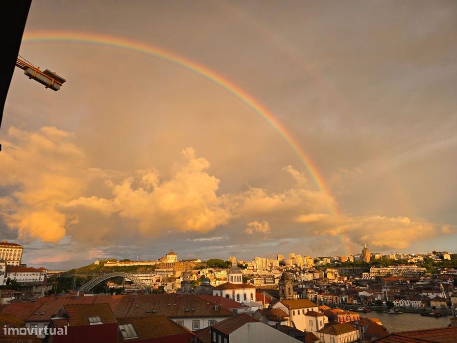 Building with River View – Historic Centre of Porto