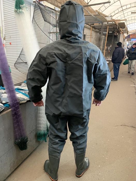 Продам вейдерсы с капюшоном