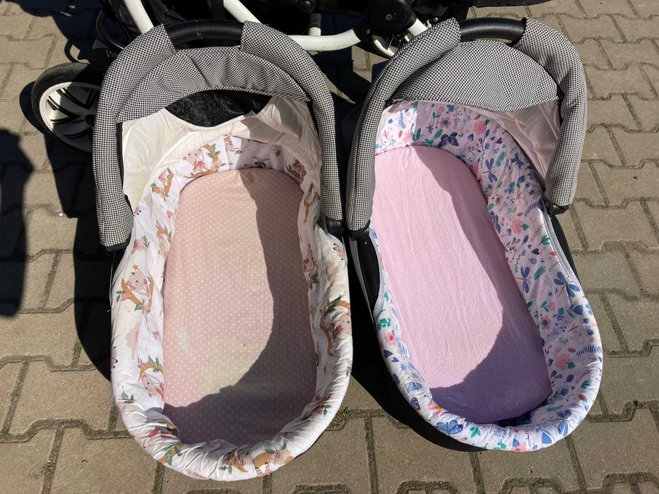 Wózek dla bliźniaków bliźniąt lub rok po roku Bebetto 42. Zestaw.