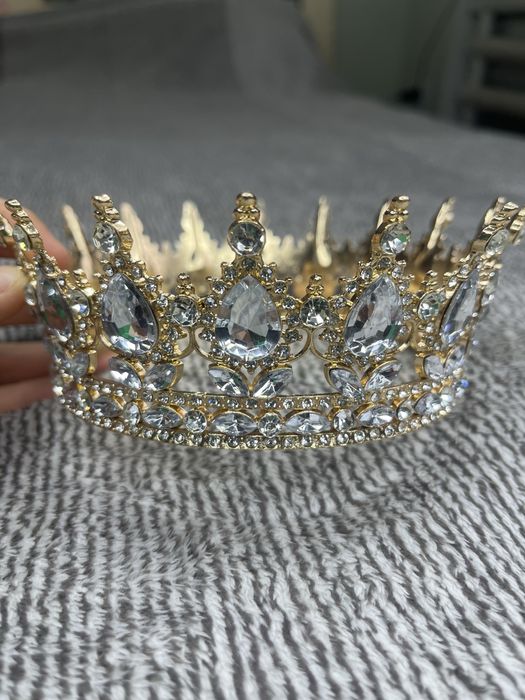 Корона на торт. Металева корона. Діадема на свято.