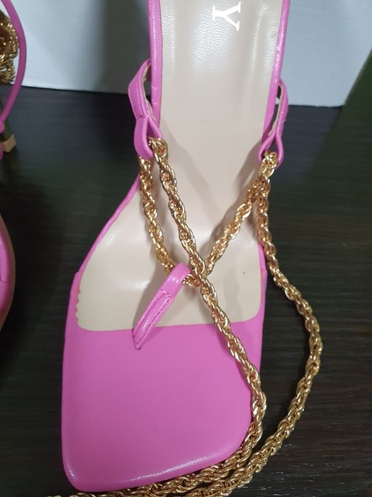 Cudne szpilki zlotorozowe ,wiązane łańcuszkiem  39