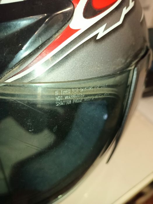 Мотошолом Мотошлём  SAKOU. Размер L. Небольшая трещина. Недорого.