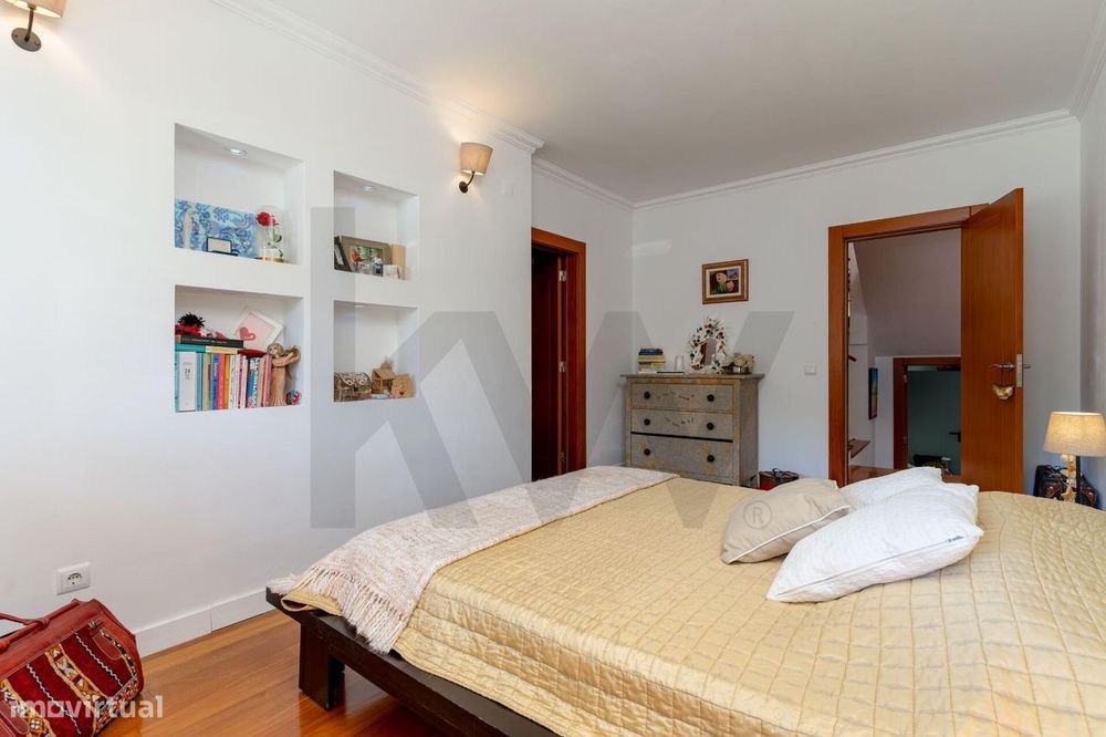 Moradia T4+1 com piscina, jardim amplo e garagem | Barcarena