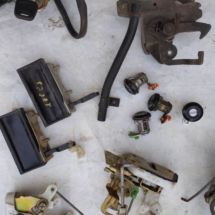 Замок  ручка дверей Mitsubishi Pajero Sport 1998-08