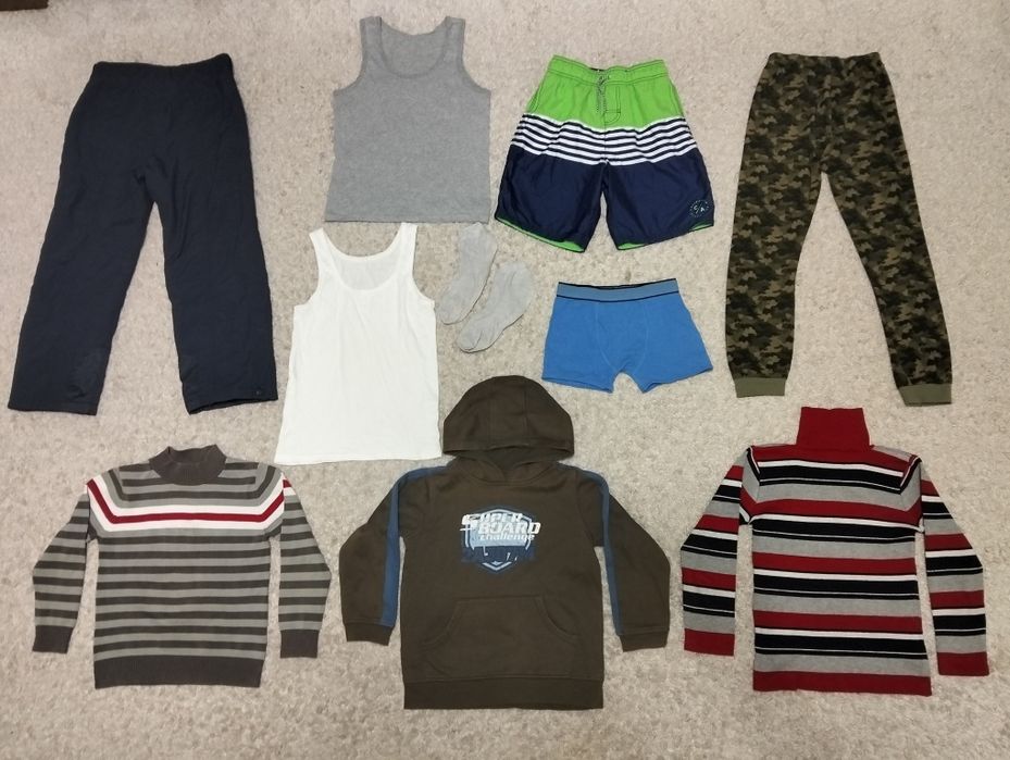 Віддам пакет одягу на зріст 128