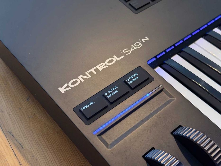 Native Instruments Kontrol S49 MK3 - Como Novo (só usado em casa)
