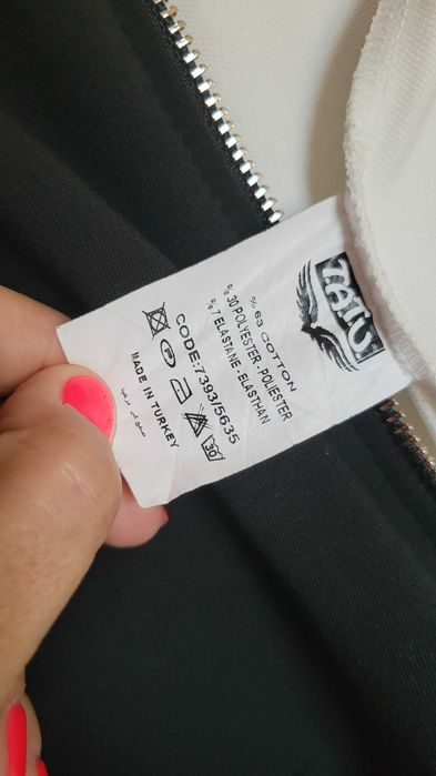 Kombinezon z cekinową aplikacją, marki T.A.T.U. roz. 36