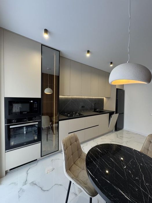 2к з дизайнерським ремонтом в самому центрі міста