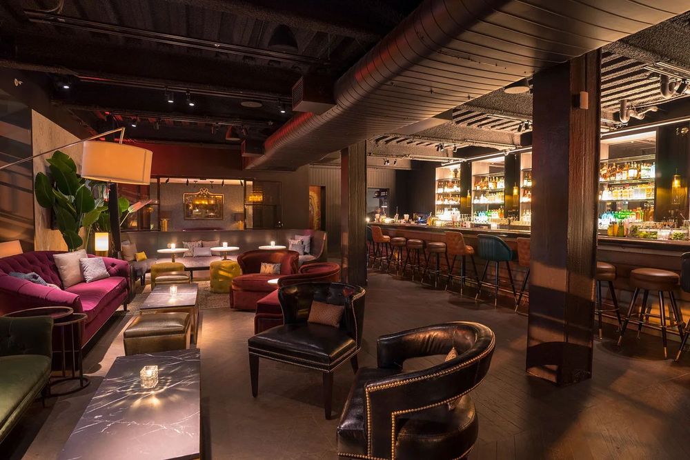 Легендарный бар. Подол.