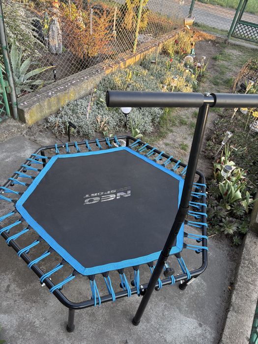 Trampolina z rączką