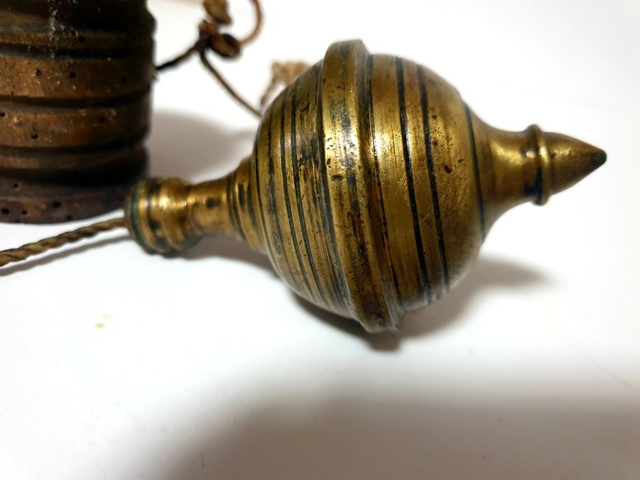 Antigo prumo em latão