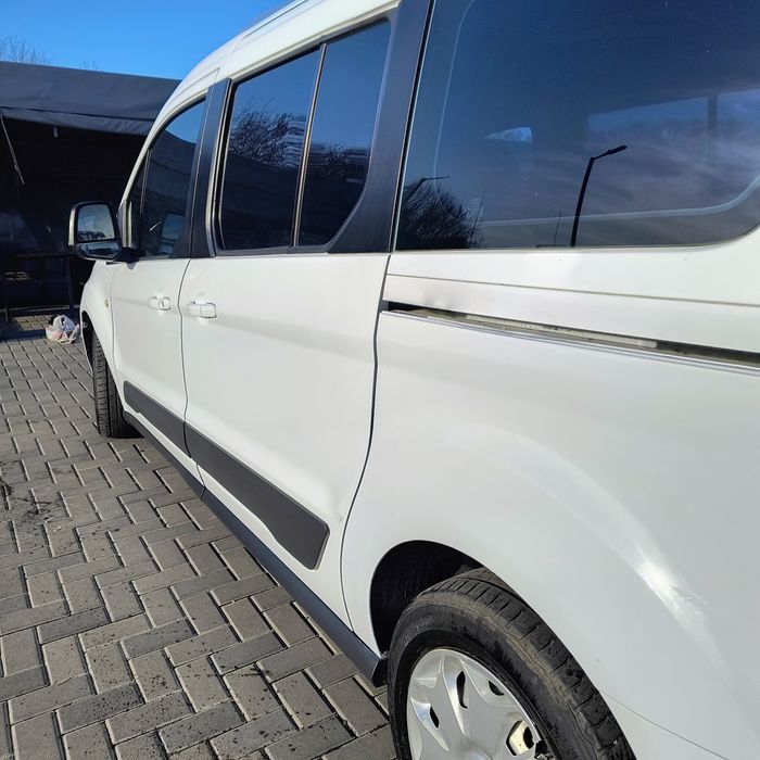 Продам авто Ford TOURNEO CONNECT 2013 р.в.