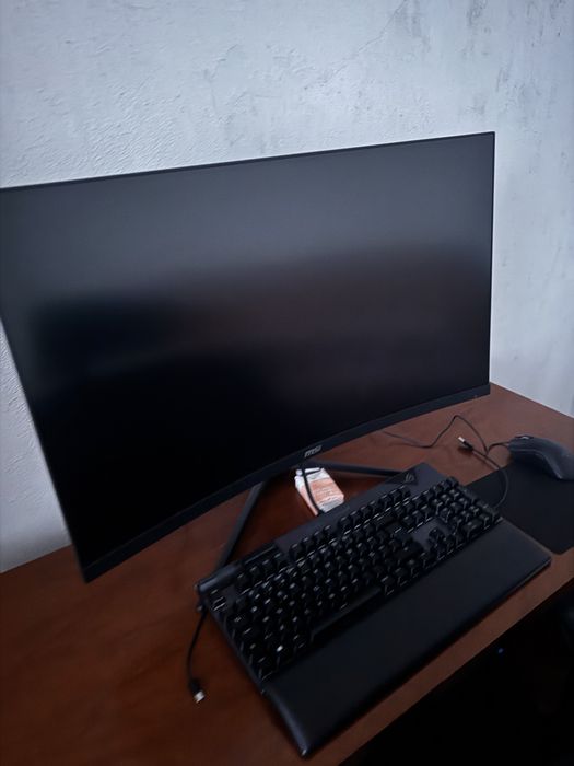 MSI MAG 321CUPDF 31.5" LED Rapid VA UltraHD 4K 160Hz 0.5ms HDR 400 Adaptative Sync Curvo