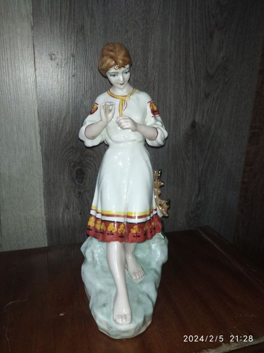 Статуетки Фарфор