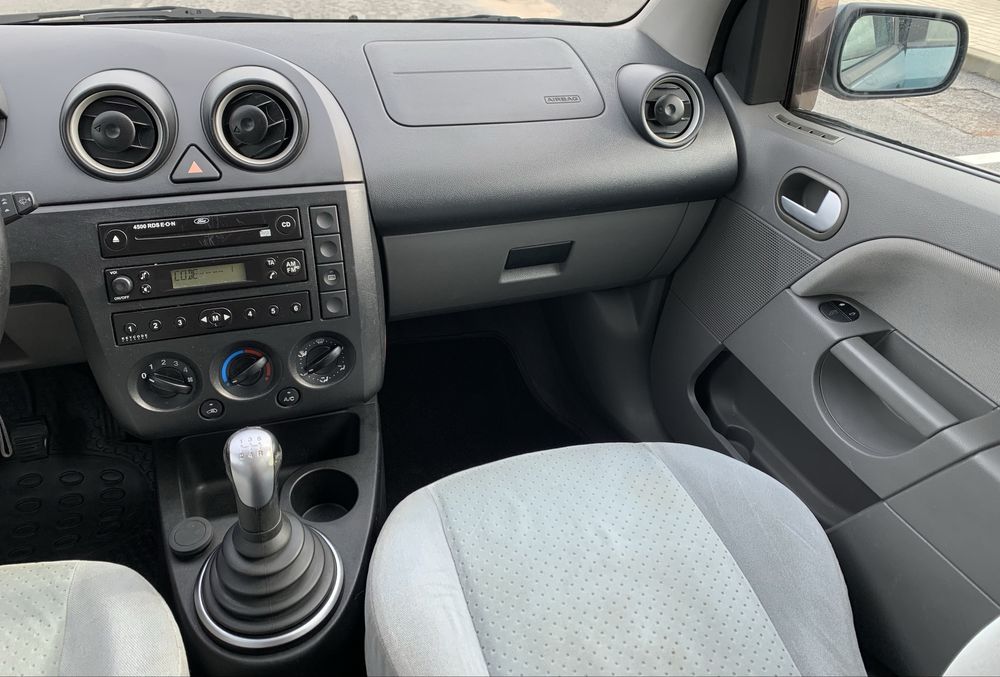 Ford Fiesta Ghia 1.4 // 161 mil kms - Impecável