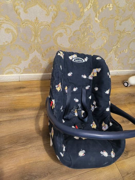 Ванночка та автокрісло від 0 до 6 міс