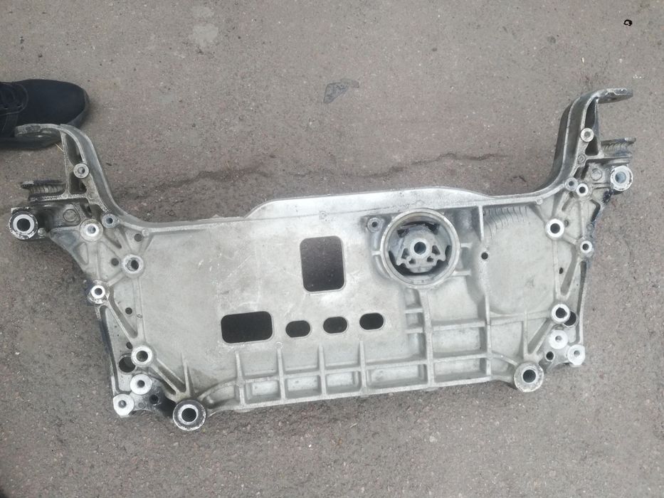 Подрамник Passat B7