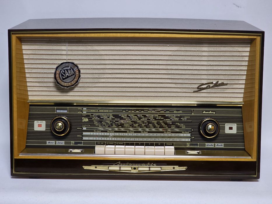 Rádio antigo reparado SABA