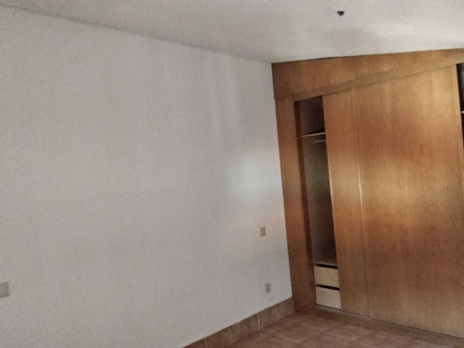 Moradia T4 - garagem e jardim