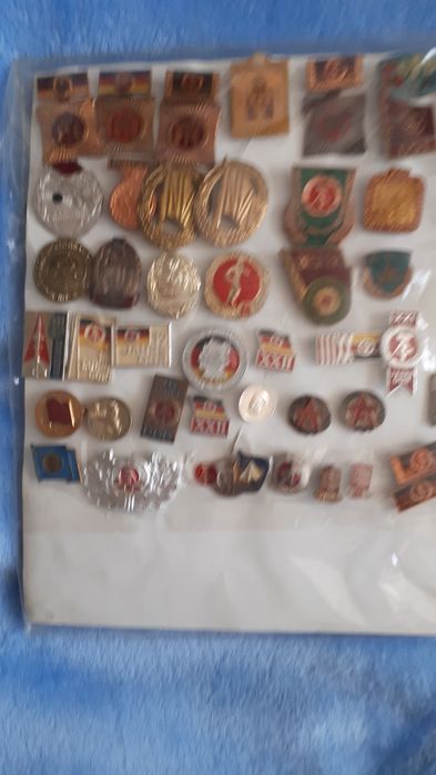 Bardzo dużo  odznak odznaczeń miniaturek NRD.
