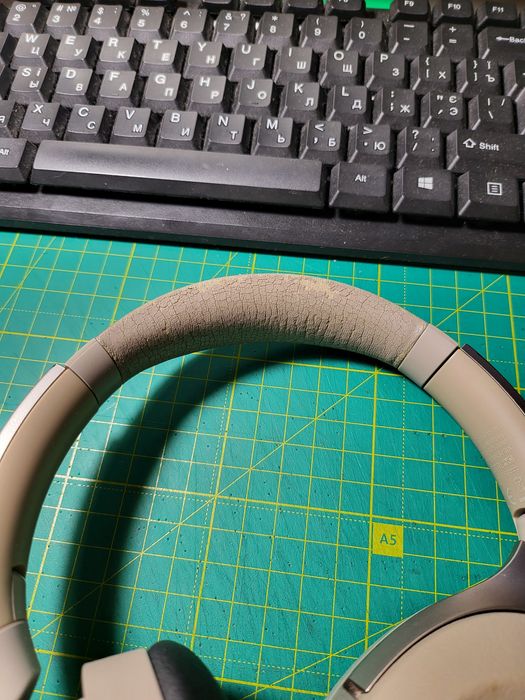 Sony wh-1000xm2.