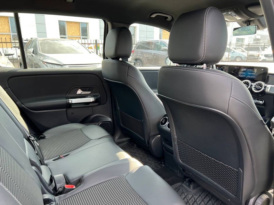 Mercedes-Benz EQB 250 2022 (модельний 2023) • 7 місць • Електро • До 420 км