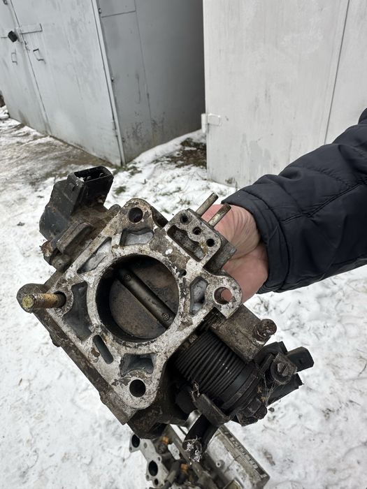 Комплект деталей від двигуна автомобіля міцубісі галант 1,8 бензин .