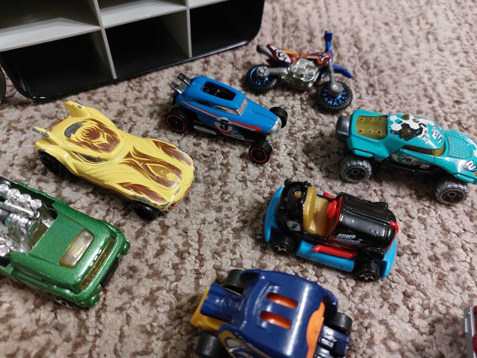 Набір машинок Hot Wheels 11шт + Бокс для зберігання
