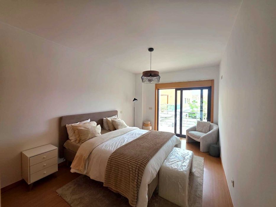 Apartamento T2 com Box e Varandas