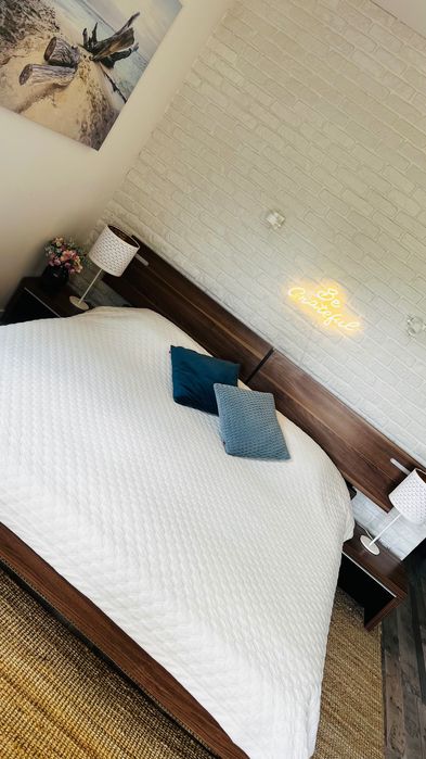 Łóżko 180x200 + stoliki nocne lampki gratis