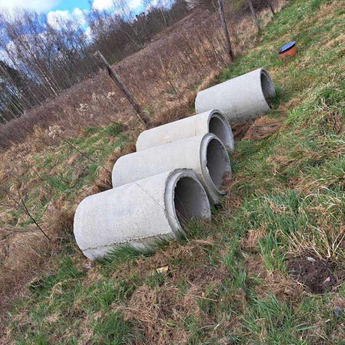4 kanały betonowe o wysokość 1m. Śr. zew. 64 cm, śr. wew. 47.5cm