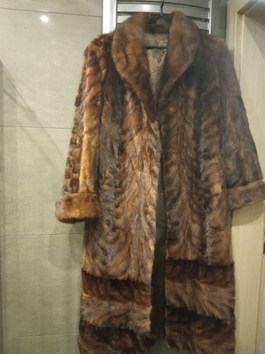 Futro z norek, greckie