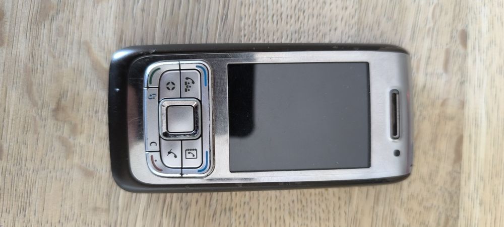 Telemovel Nokia E-65