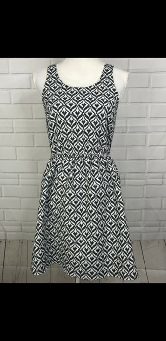 H&M idealna sukienka mini kokarda odkryte plecy dekolt figury wzory 42