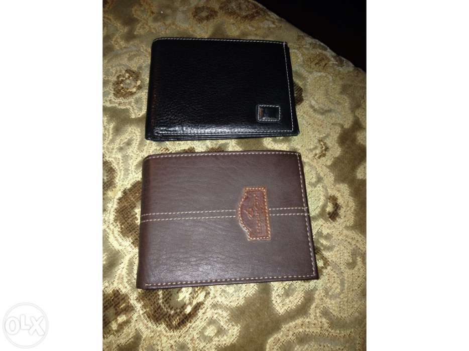 Conjunto de duas carteiras completamente novas