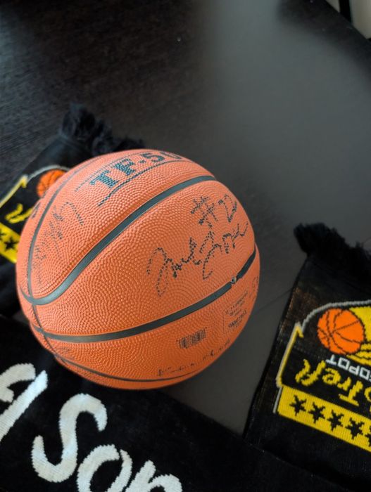 Szalik Piłka z autografami zawodników Trefl Sopot Spalding TF-50 r. 7