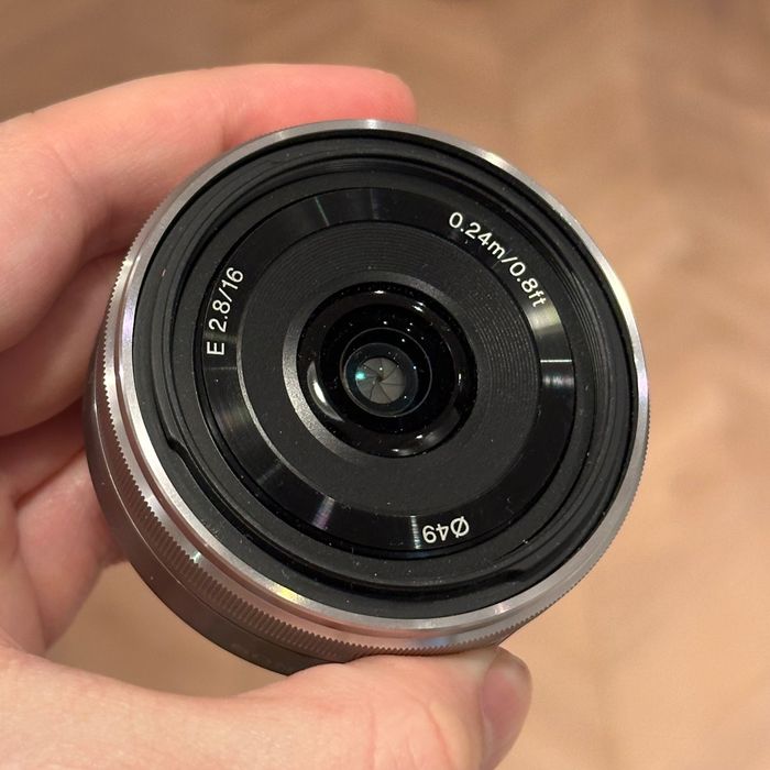 Obiektyw Sony E 16mm f/2.8 | BDB + Dekielek SEL16F28