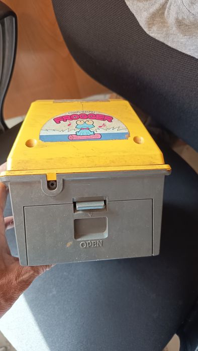 Retro gra na baterie  i zasilacze FROGGER