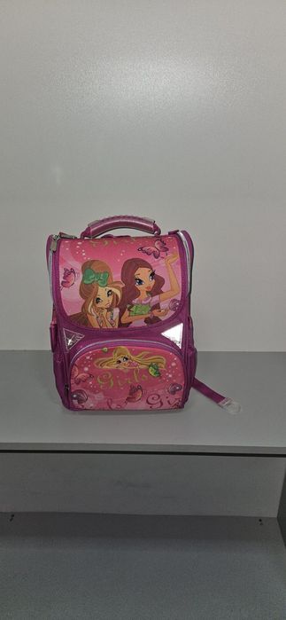 Шкільний рюкзак для дівчинки