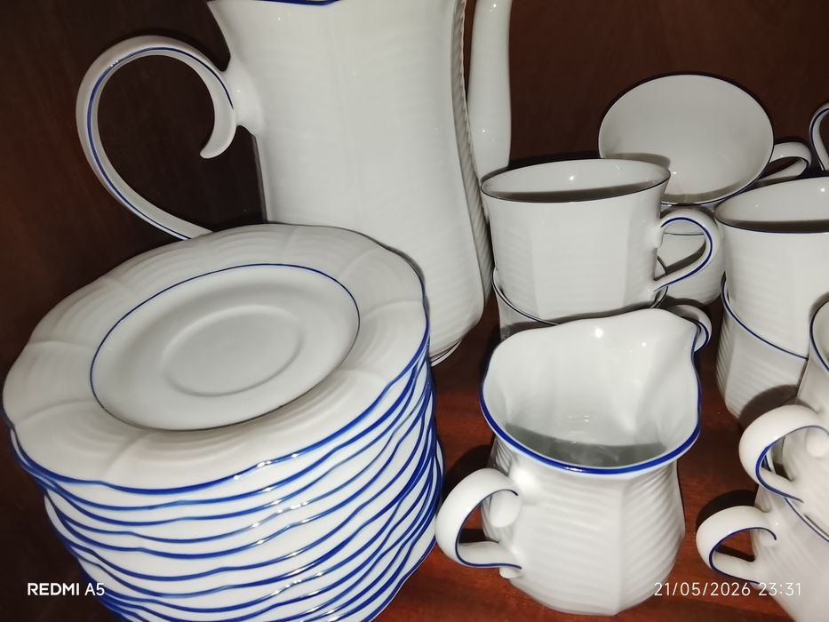 Conjunto de louça pratos chávena nunca usado