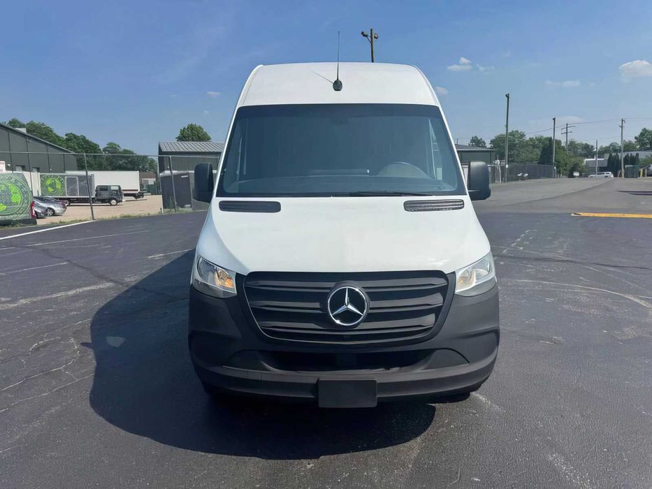 Mercedes-Benz Sprinter      2023