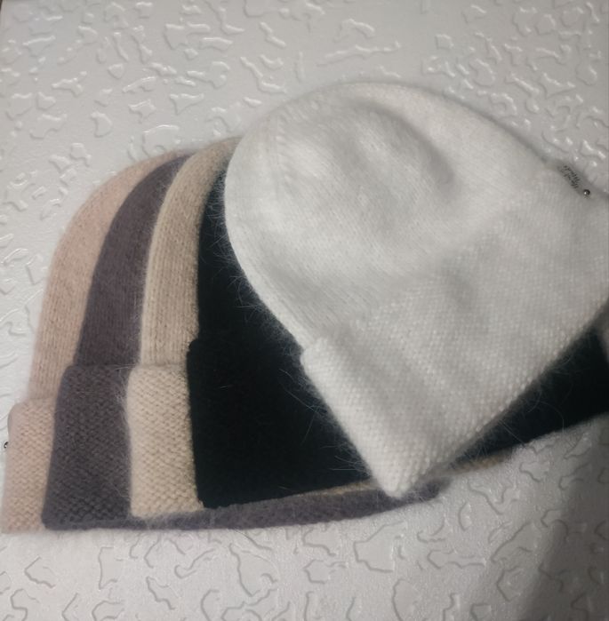 В наявності шапочки з пух норки.