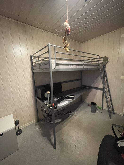 Łózko piętrowe z biurkiem