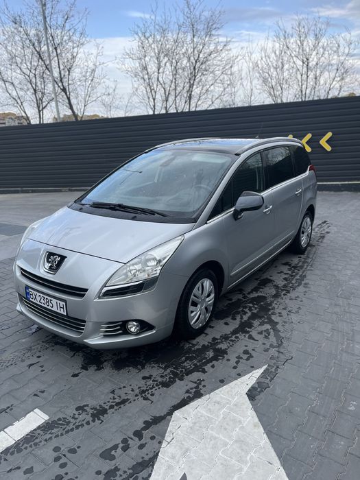 Авто Peugeot 5008