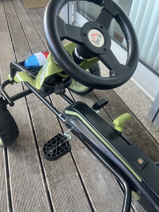 Vendo carro a pedais para criança