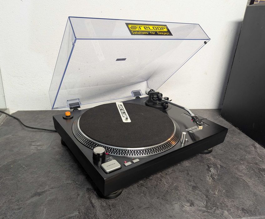 Програвач платівок Reloop RP-1000 MK3.