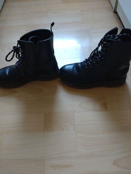 Czarne buty a'la Martensy