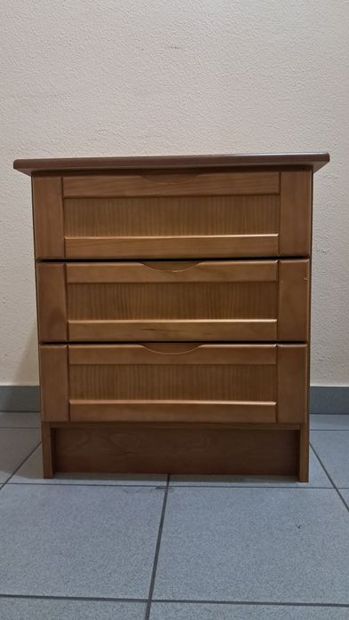 Mesa de Cabeceira com 3 Gavetas COMO NOVA